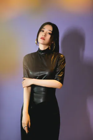 张靓颖性感黑裙写真图片_7