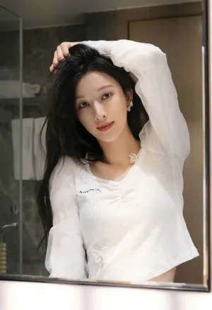 张俪白衣性感俏皮写真图片_1