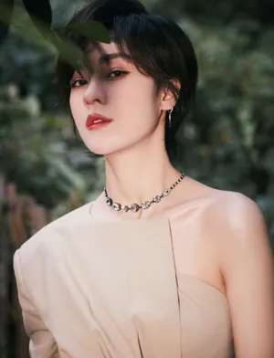 郁可唯性感森林系大片写真图片_2