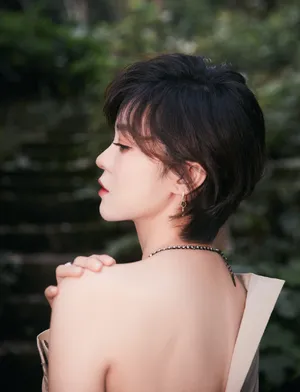 郁可唯性感森林系大片写真图片_5