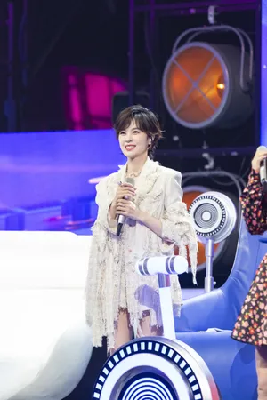 郁可唯甜美朦胧写真图片_6