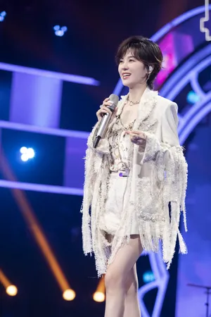郁可唯甜美朦胧写真图片_7