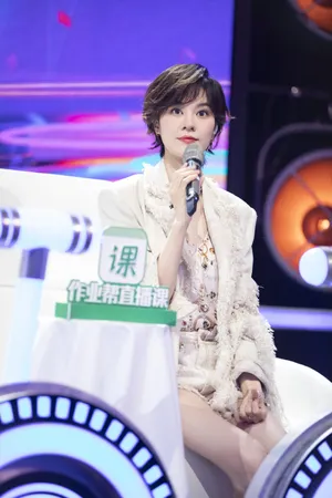 郁可唯甜美朦胧写真图片_9