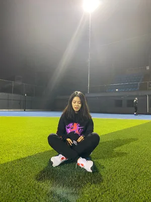 赵今麦运动装私服操场照图片_3