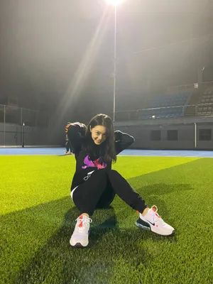 赵今麦运动装私服操场照图片_4