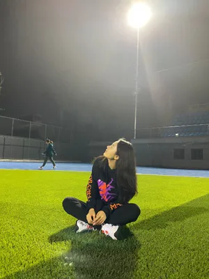 赵今麦运动装私服操场照图片_5