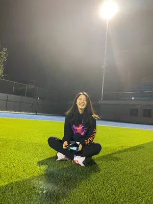 赵今麦运动装私服操场照图片_6