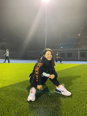 赵今麦运动装私服操场照图片_9