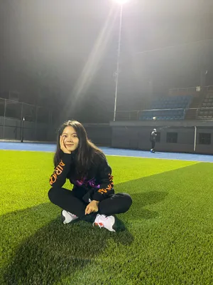 赵今麦运动装私服操场照图片_10