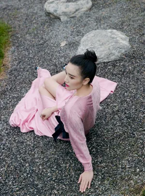 宋佳粉裙性感撩人写真图片_4