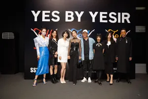 杜若溪黑色皮衣酷飒时尚图片