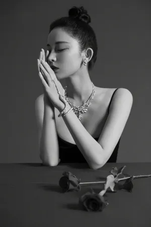 古力娜扎吊带黑裙性感活动图片_7