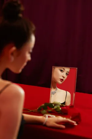 古力娜扎黑色鱼尾缎面裙优雅写真图片_8