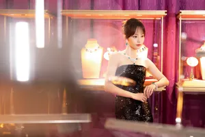 张嘉倪亮片鱼尾裙优雅写真图片_2
