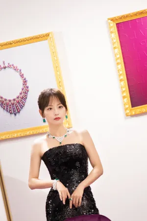 张嘉倪亮片鱼尾裙优雅写真图片_4
