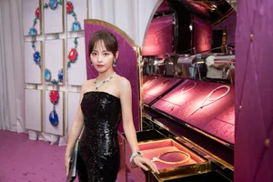 张嘉倪亮片鱼尾裙优雅写真图片_9