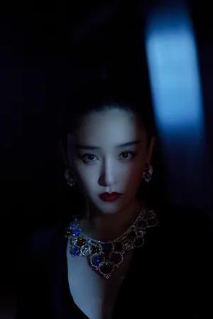 阚清子深V高开叉长裙霸气性感写真图片_7