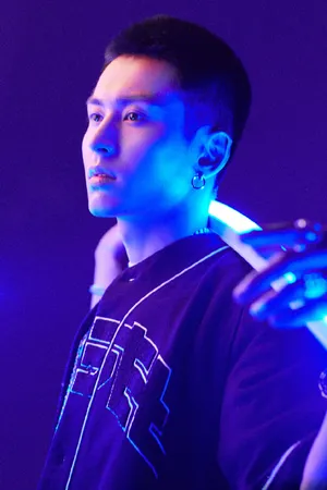 张哲瀚全新ep《我遇见我》写真图片