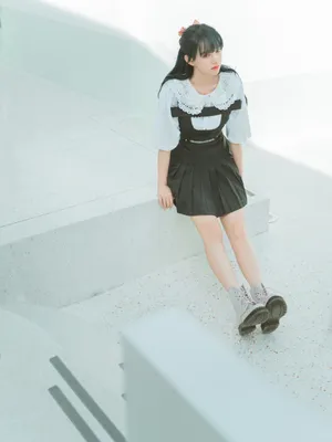 程潇甜美俏皮居家写真图片_5