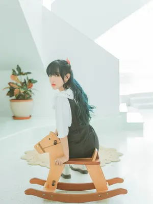 程潇甜美俏皮居家写真图片_6