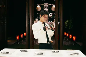 华晨宇复古简约黑白配帅气写真_6
