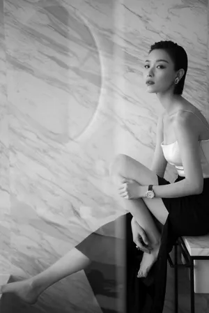 倪妮抹胸吊带迷人性感写真_14