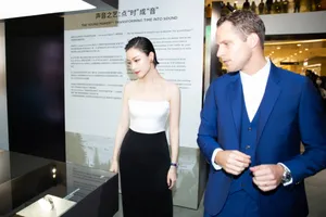 倪妮抹胸吊带迷人性感写真_21