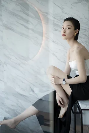 倪妮抹胸吊带迷人性感写真_26