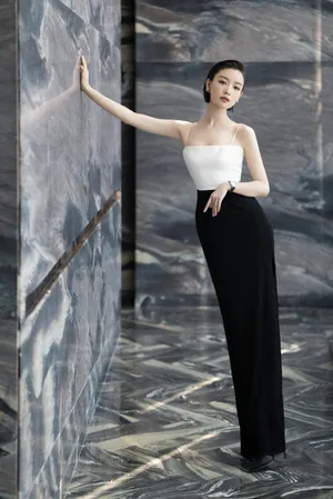 倪妮抹胸吊带迷人性感写真_27