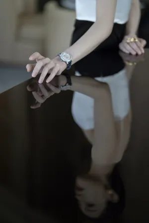 倪妮抹胸吊带迷人性感写真_30