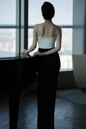 倪妮抹胸吊带迷人性感写真_31