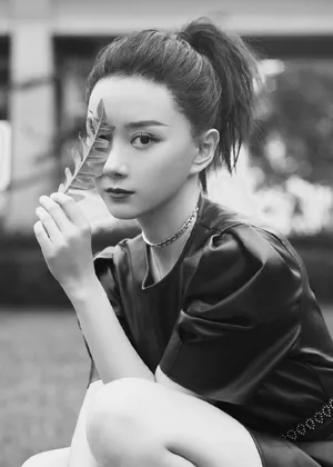 卜冠今小黑裙时尚利落写真图片_2