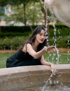 袁冰妍黑色连衣裙性感写真图片