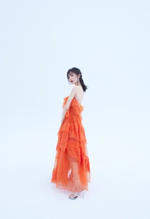 王莫涵抹胸裙性感撩人写真图片_2