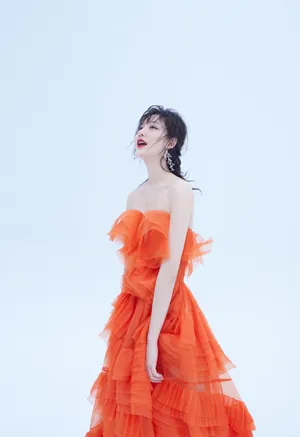 王莫涵抹胸裙性感撩人写真图片_3