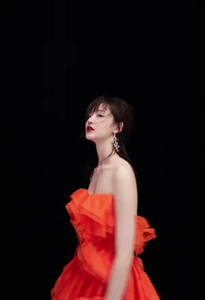 王莫涵抹胸裙性感撩人写真图片_4