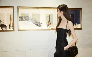 何穗性感抹胸上衣写真图片_2