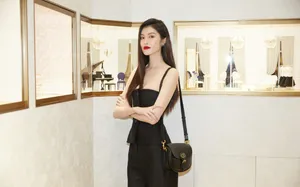 何穗性感抹胸上衣写真图片_3