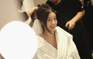 毛晓慧后台精美上妆照图片_1