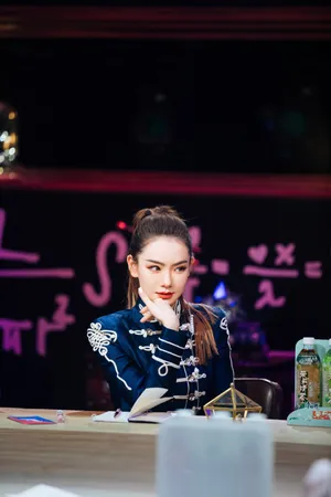 戚薇《心动的信号》酷飒剧照图片_5