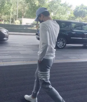 杨洋休闲帅气低调街拍图片_2