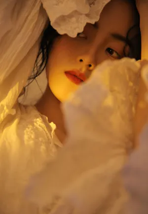 章乐韵蕾丝白裙唯美写真图片