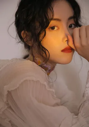 章乐韵蕾丝白裙唯美写真图片_1