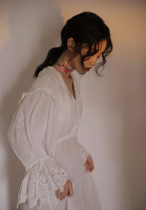 章乐韵蕾丝白裙唯美写真图片_4