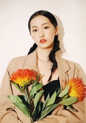 杨肸子时髦个性西装写真图片_4