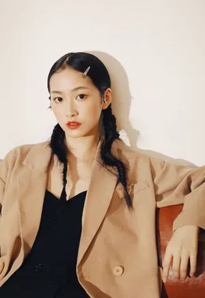 杨肸子时髦个性西装写真图片_5
