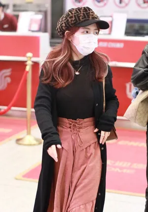 赖美云贝雷帽休闲时髦机场照图片