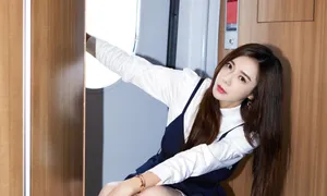 周韦彤大长腿性感甜酷写真图片_2