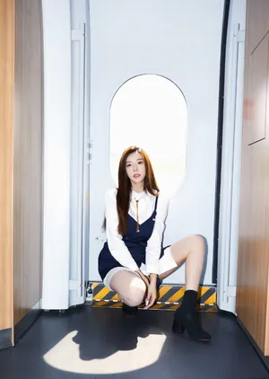 周韦彤大长腿性感甜酷写真图片_4
