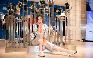 周韦彤银色运动穿搭写真图片_6